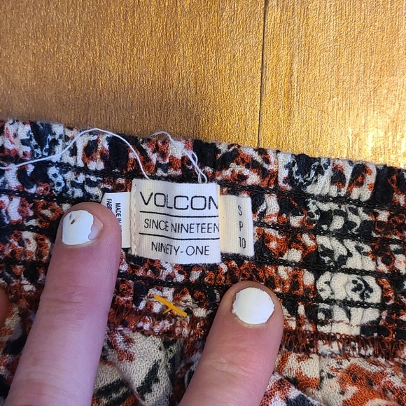 Volcom sweats & shorts bundle - Picture 3 of 9